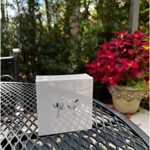 Apple Airpod Pro’s with wireless charging case